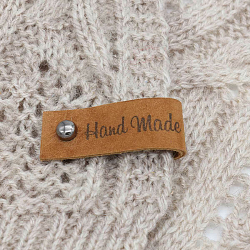 Набор кожаных бирок с кнопкой 'Hand Made' 1,3*7см, цв. коричн., уп.8шт